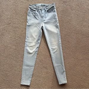 American Eagle women’s size 4 skinny jeans high rise super stretch light blue